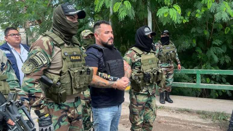 Elvis Riola, o "Cantor", foi preso na Bolívia