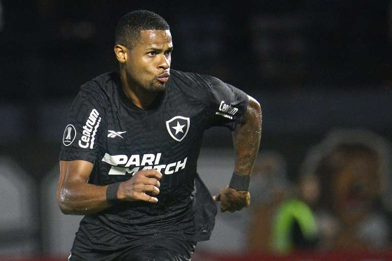 Mais uma vez, Júnior Santos marca pelo Botafogo e garante classificação na Libertadores