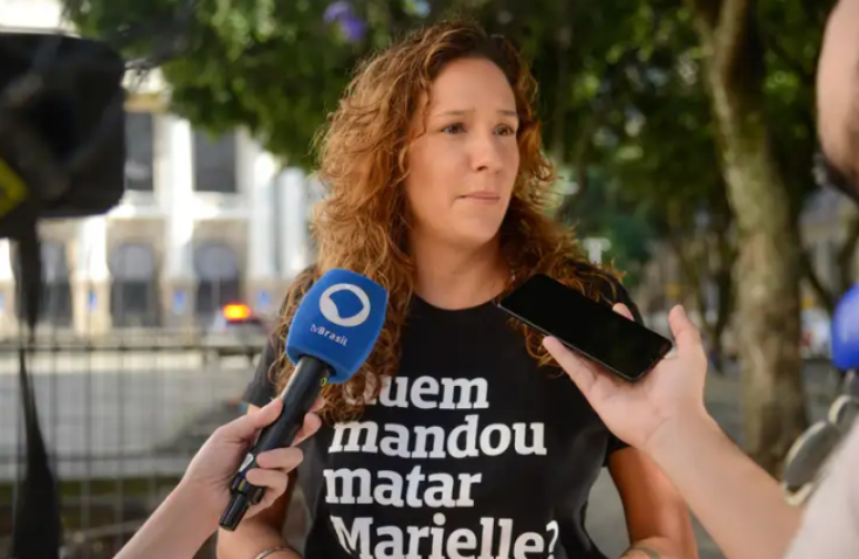 A vereadora Monica Benicio, durante ato simbólico que marca os seis anos do assassinato de Marielle Franco