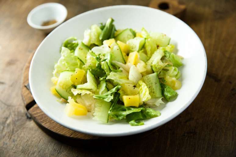 Salada de abacaxi com pepino 