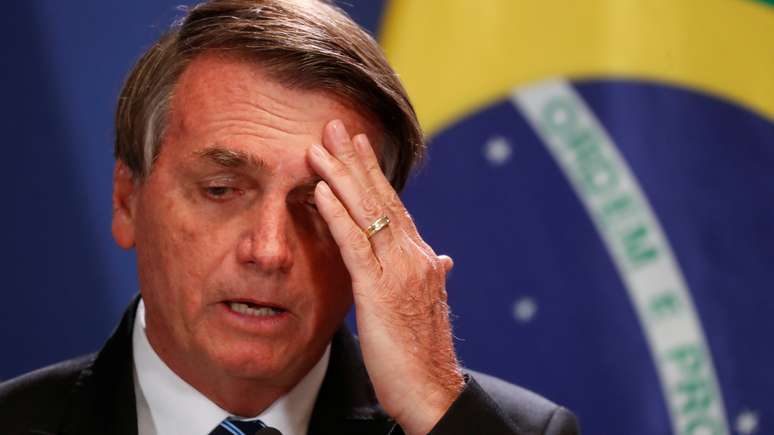 Bolsonaro apresentou hipóteses de GLO, Estado de Defesa e de sítio, diz ex-comandante do Exército 