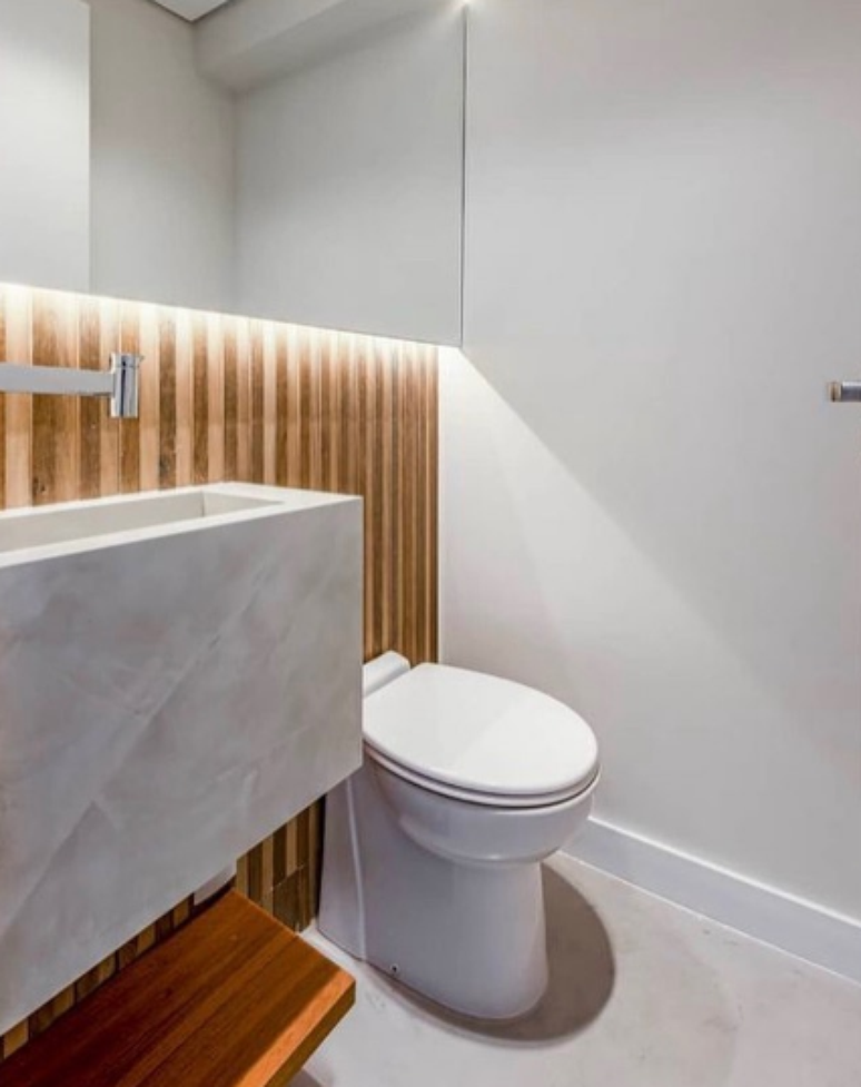 Um belo lavabo elegante para receber as visitas da melhor maneira possível – Projeto: URBHÁ Arquitetos | @homeherobr
