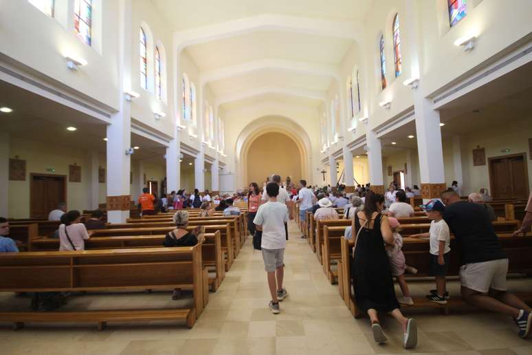 S&atilde;o os relatos miraculosos das visitas recorrentes da santa que movimentam a cidadezinha