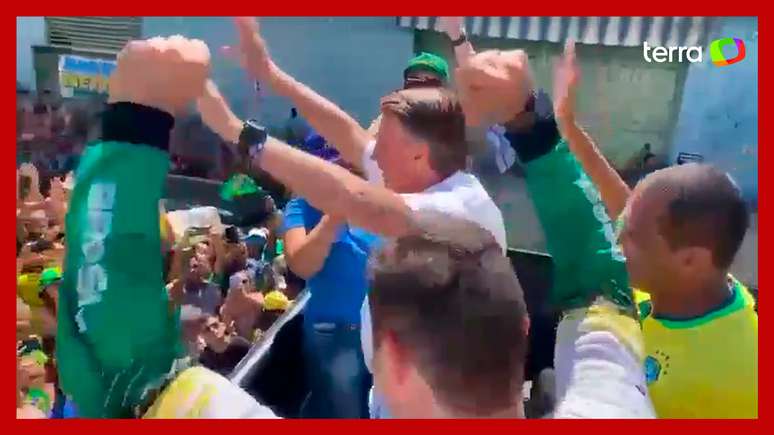 Ex-presidente Jair Bolsonaro reúne multidão em Maricá (RJ).