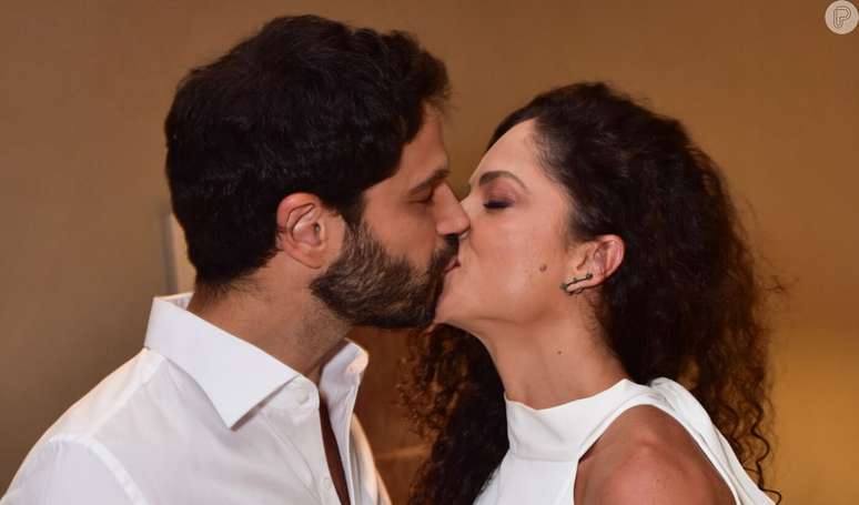 Duda Nagle often kisses his new girlfriend in his first public appearance after the controversy with Sabrina Sato.  Look at the pictures!
