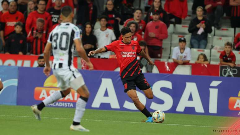 Athletico e Operário ficaram no empate em 0 a 0 durante a fase inicial do Paranaense - 