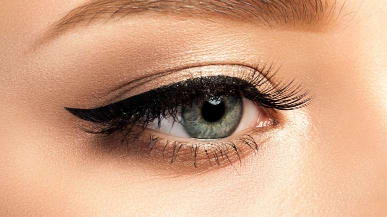 4 tips for creating the perfect eyeliner