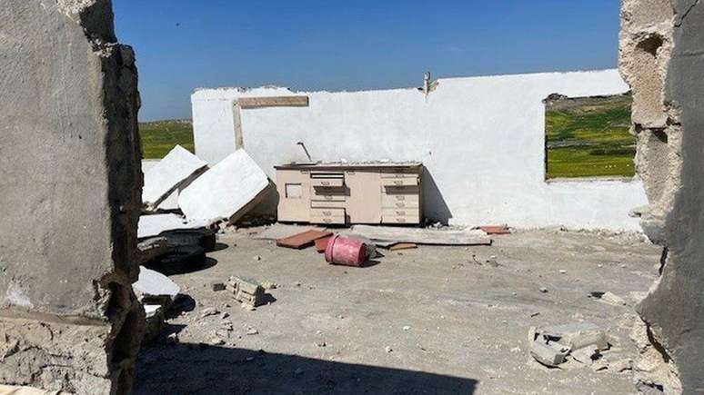 Casas destruídas na aldeia palestina de Zanuta