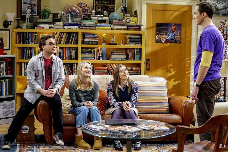O constrangimento social e as dificuldades de comunicação dos personagens dificultaram a elaboração do roteiro de 'The Big Bang Theory' usando apenas os diálogos