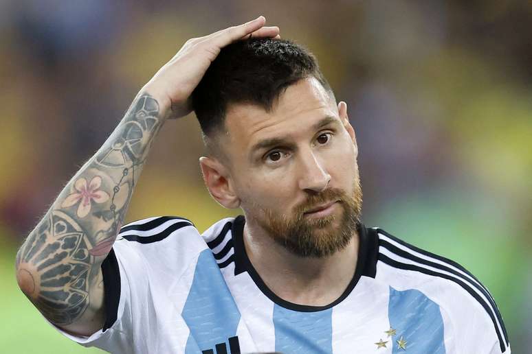 Machucado, Messi desfalca a Argentina nos amistosos contra El