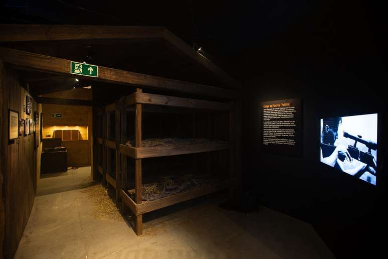 Julio foi mandado para o campo de Plaszow aos 16 anos. L&aacute;, o comandante Amon Goeth praticava tiro ao alvo com os judeus