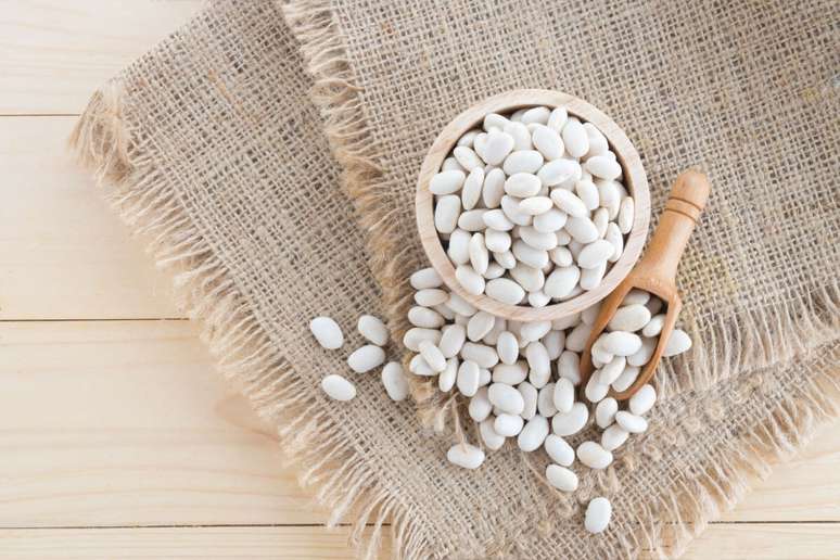 White beans improve digestive health by acting as a prebiotic 