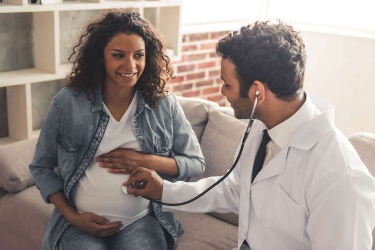 Na gravidez de gêmeos, é comum os sintomas serem mais intensos ou diferentes 