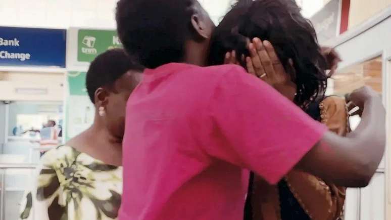 Blessings e teve um reencontro emocionante com a fam&iacute;lia em outubro passado no aeroporto de Lilongwe