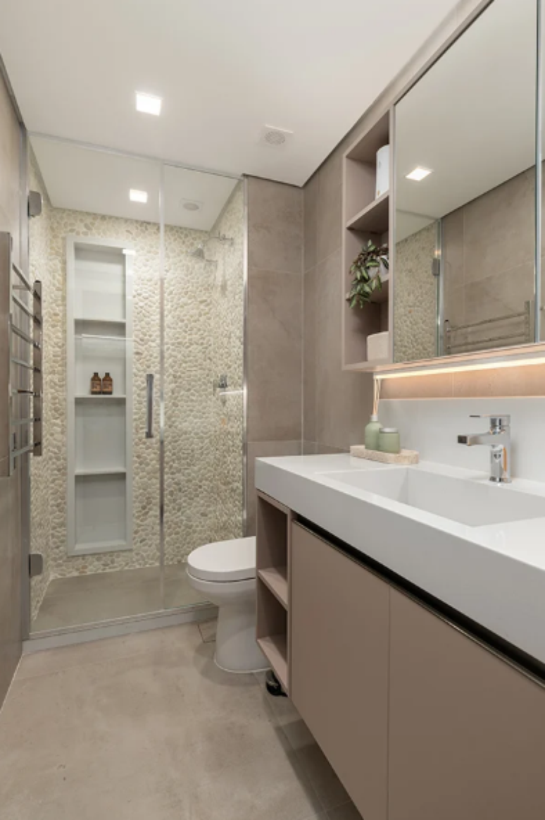 1. Medir o seu espaço é o primeiro passo para comprar o armário de banheiro certo – Projeto: CC5 Arquitetura e Interiores | Foto: Ark Fotografia