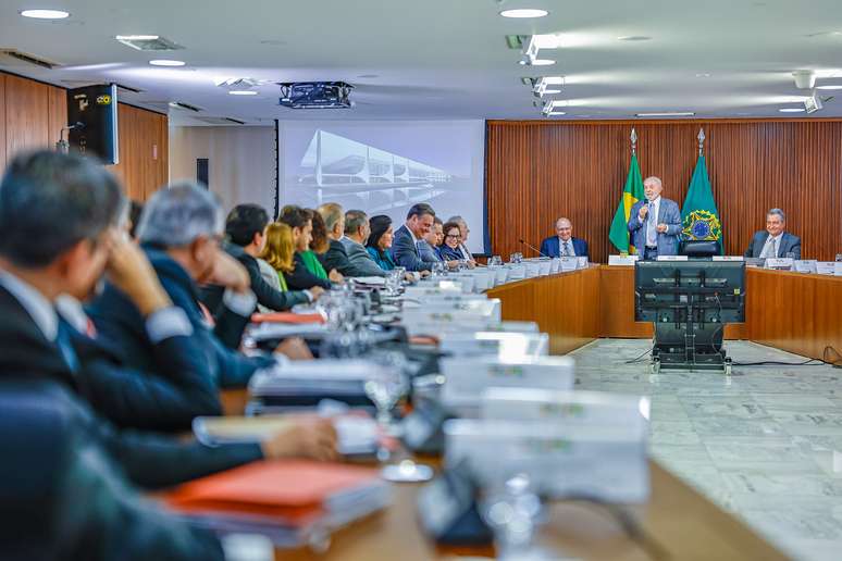 Lula em reunião ministerial nesta segunda, 18