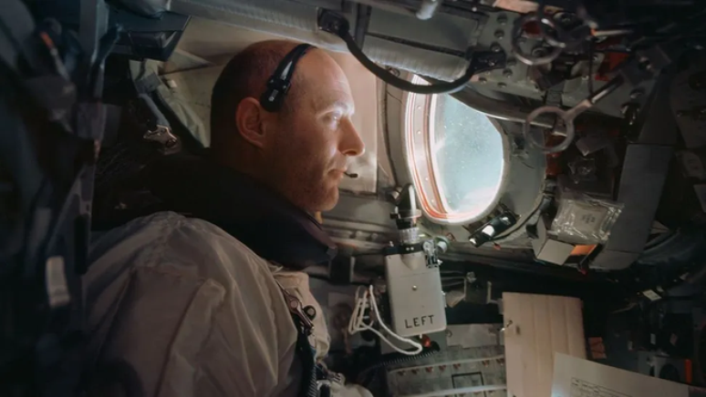 Thomas Stafford durante a Gemini 9A (Imagem: Reprodução/NASA)