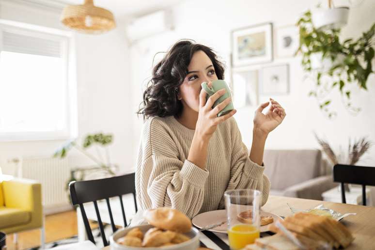 Sim, o horário do café da manhã também interfere no quanto de gordura abdominal você perde