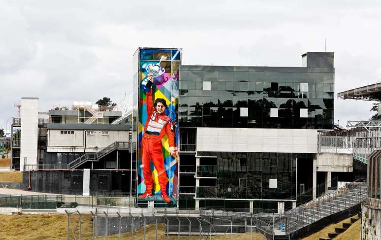 Painel “Ayrton Senna”, do grafiteiro Eduardo Kobra, no Autódromo de Interlagos 