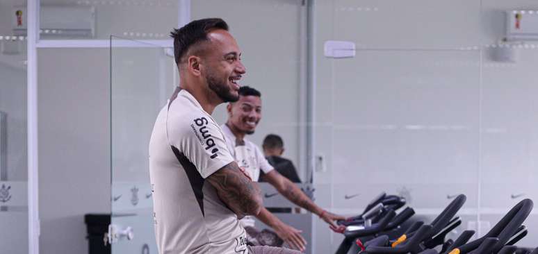 Sem António Oliveira, Corinthians se reapresenta com volante lesionado.