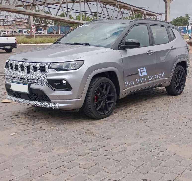 Novo Jeep Compass Blackhawk em testes