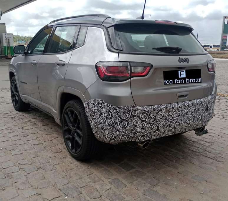 Novo Jeep Compass Blackhawk em testes