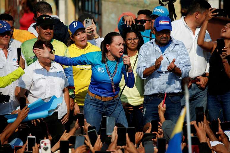 Machado acredita que, pela primeira vez desde que Hugo Chávez foi eleito em 1998, a oposição conta com apoio da maioria