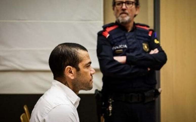 Com pagamento de fiança, Daniel Alves poderá aguardar sentença definitiva em liberdade