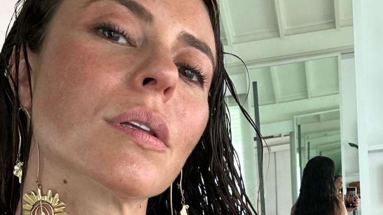 Paolla Oliveira takes a selfie in a red bikini and impresses: “What a fantastic body”