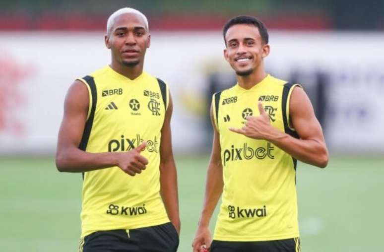 Voa garoto! Lorran está com o elenco profissional