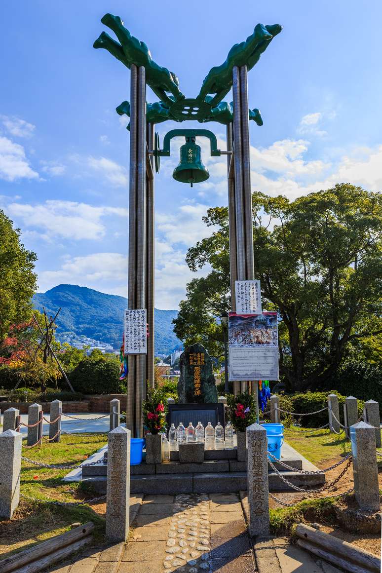 O sino da paz é um dos monumentos do Peace Park