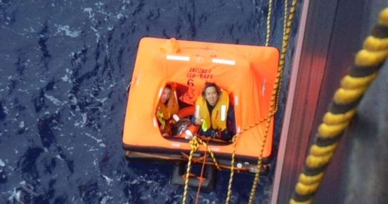 Brasileiro e suíço foram resgatados por navio petroleiro, a 2,4 mil km da Cidade do Cabo