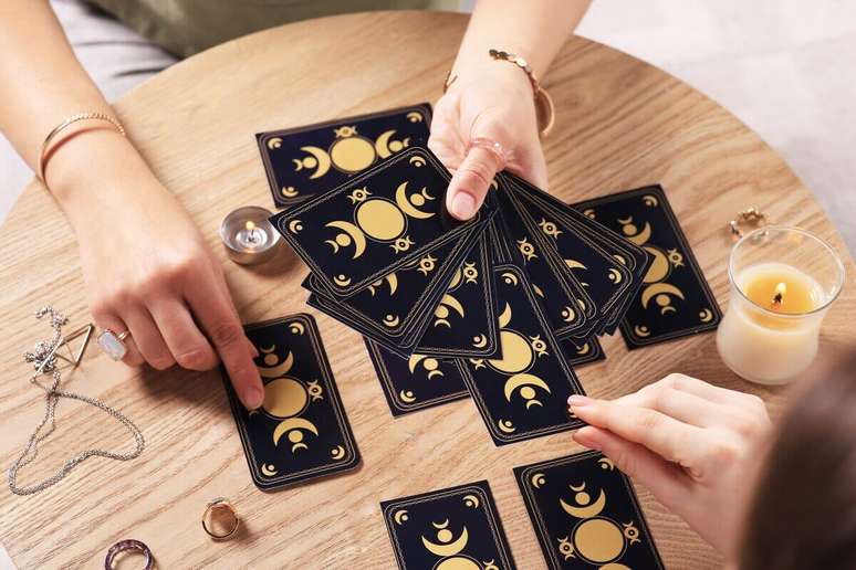 Tiragem do tarot é útil em diversos momentos da vida 