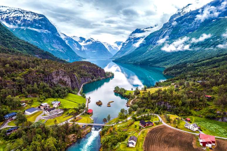 Fotografia aérea de bela natureza da Noruega. 