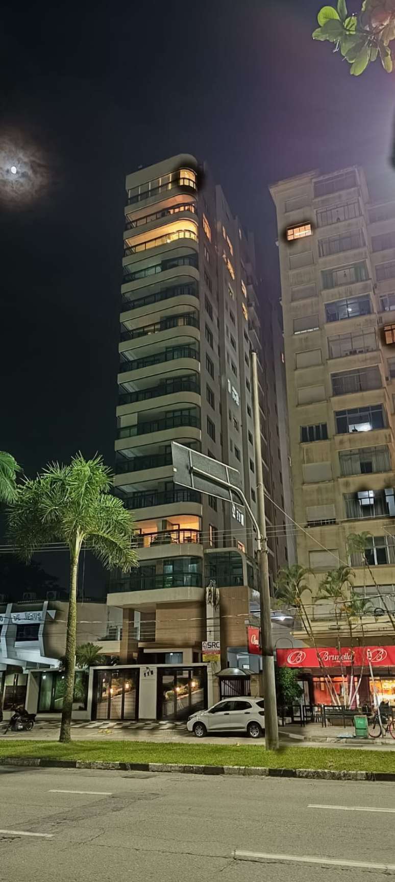 Prédio onde Robinho tem residência em Santos, no litoral de São Paulo