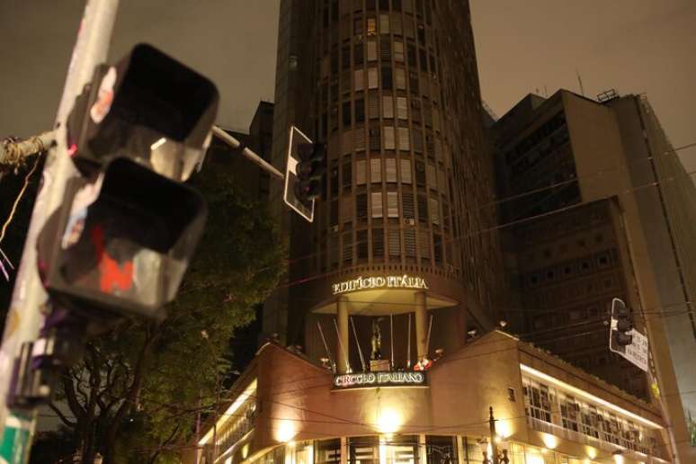 Centro de São Paulo registra apagão pelo quarto dia seguido, e Copan e Edifício Itália ficam sem energia.