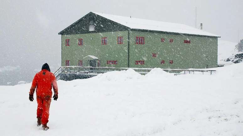 As condições na Estação de Pesquisa Rothera podem ser duras, mas os cientistas ainda têm um trabalho a fazer