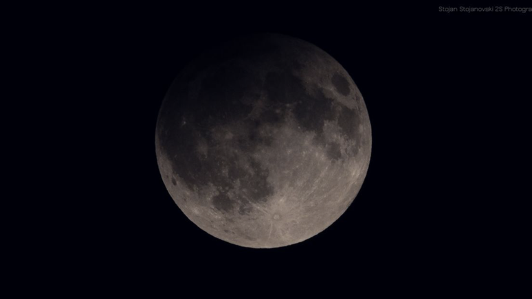 The penumbral lunar eclipse occurs this Monday (25th);  see the timetables