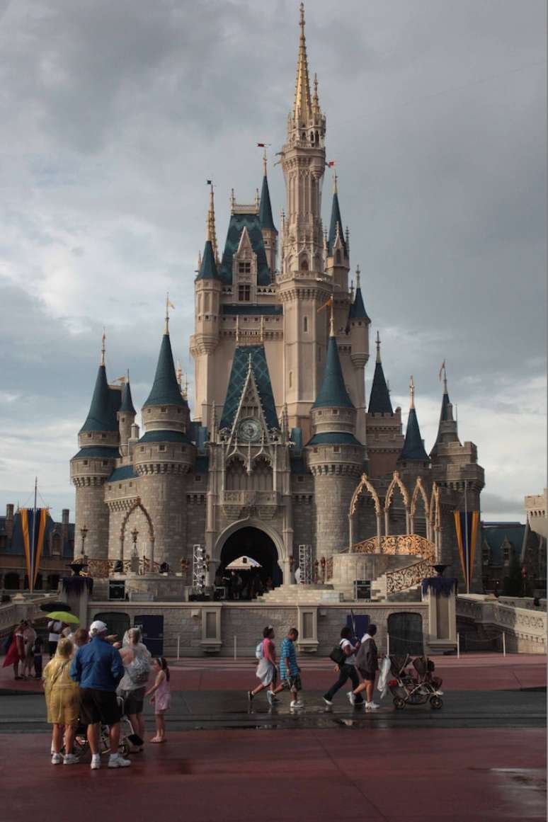 Parque Magic Kingdom, da Disney, &eacute; famoso pelo castelo da Cinderela.