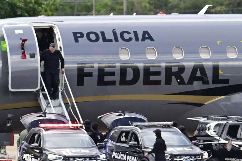 Rivaldo ao ser preso pela PF