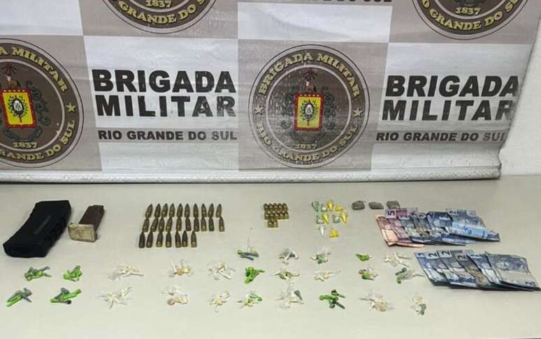 A man with a large torso runs away from the police to take refuge at home and ends up arrested in Porto Alegre
