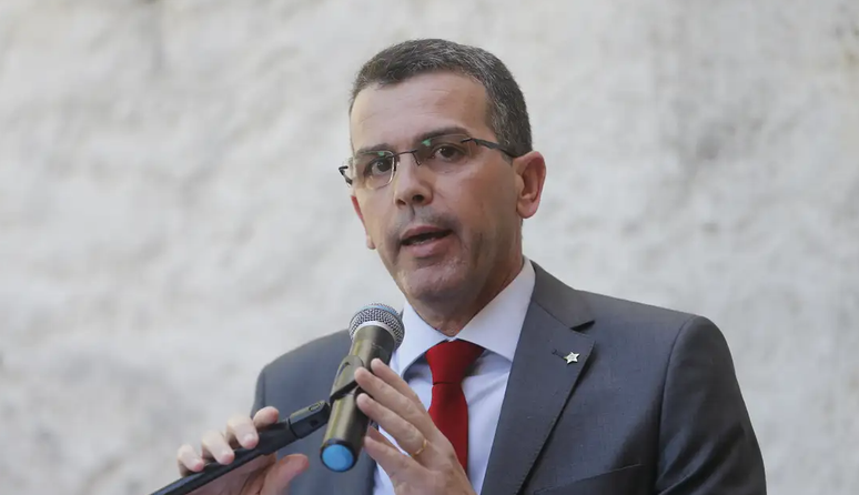 The secretary supported Rivaldo’s appointment, despite contrary opinions