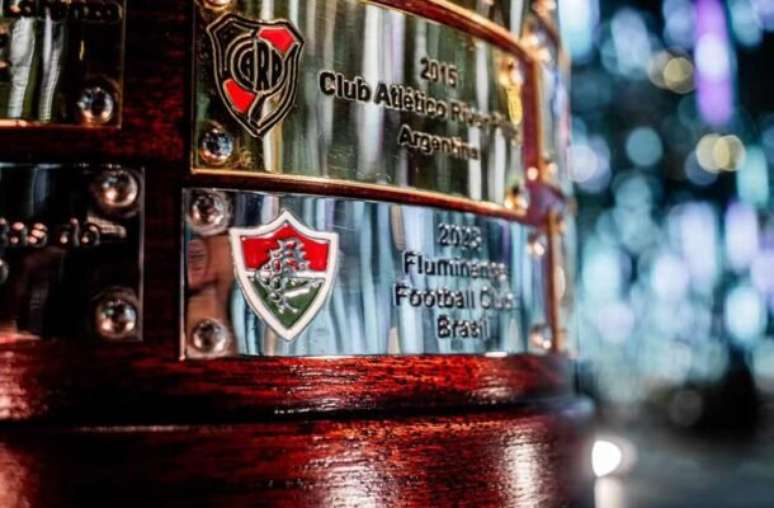 - Foto Lucas Merçon/Fluminense - Legenda: Fluminense ergueu o troféu da Libertadores 2023 ao derrotar o Boca Juniors no Maracanã - Foto Lucas Merçon/Fluminense