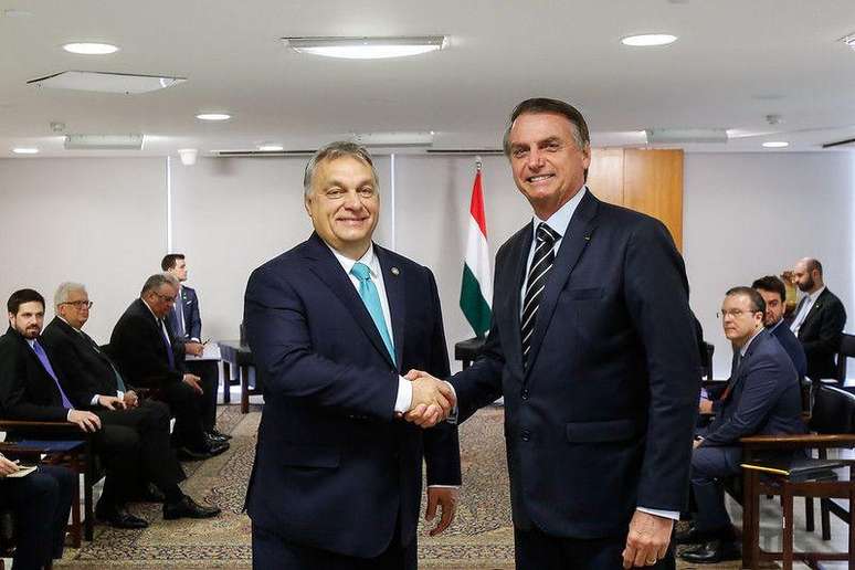 Orbán cumprimenta Bolsonaro durante posse do ex-presidente em Brasília