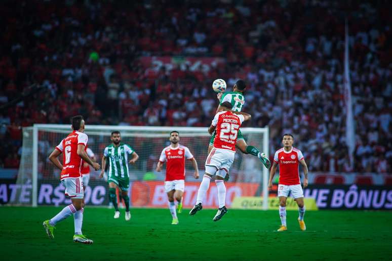 Jogo foi bastante disputado no Beira-Rio 