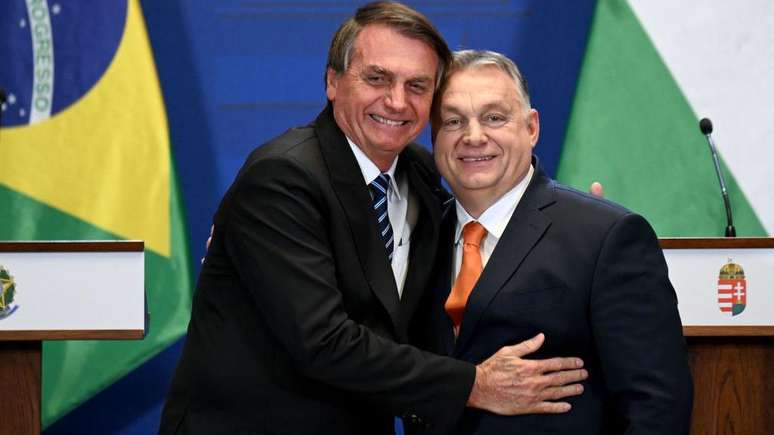 Jair Bolsonaro e Viktor Orbán mantêm uma relação próxima, movida principalmente por sua visão comum do mundo