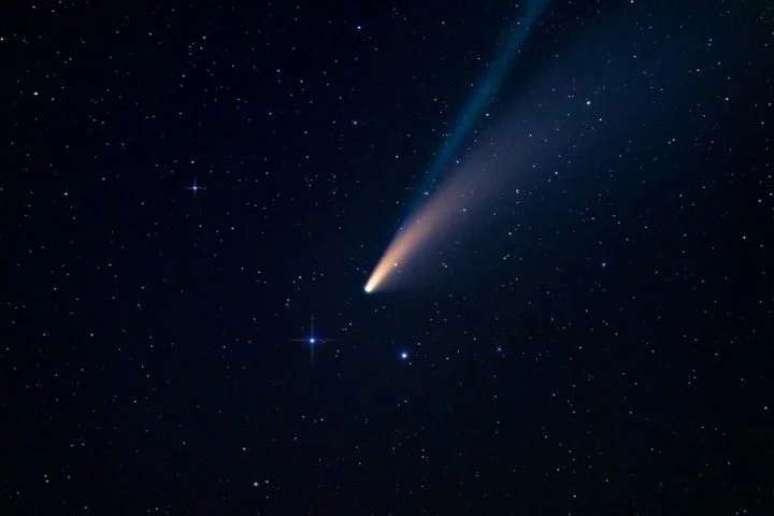 Segundo alguns astrônomos, um cometa gigante vai passar pela Terra pela primeira vez em mais de 70 anos. E isso deve acontecer no mês de abril de 2024.