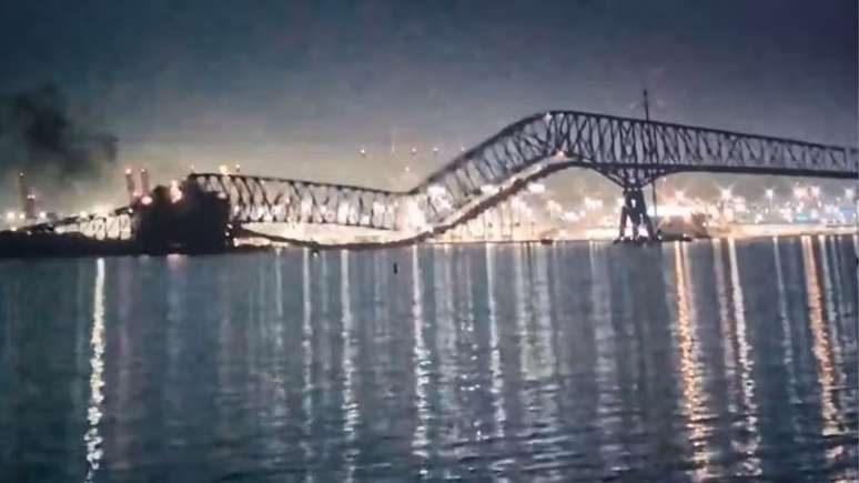 Ponte desaba após colisão de navio cargueiro em Baltimore (EUA)