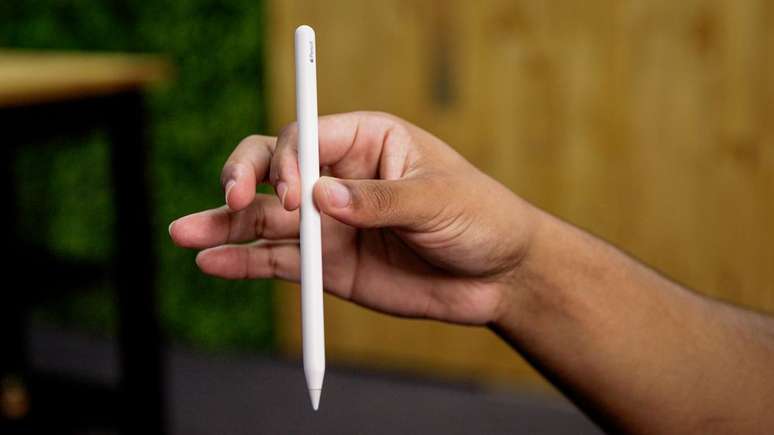 A Apple estaria testando uma nova versão da Apple Pencil compatível com o Vision Pro, que permitiria que qualquer superfície plana se torne uma tela (Imagem: Brenno Barreira/Canaltech)