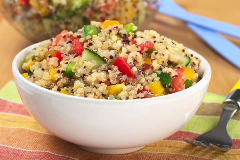 Salada de quinoa com vegetais 